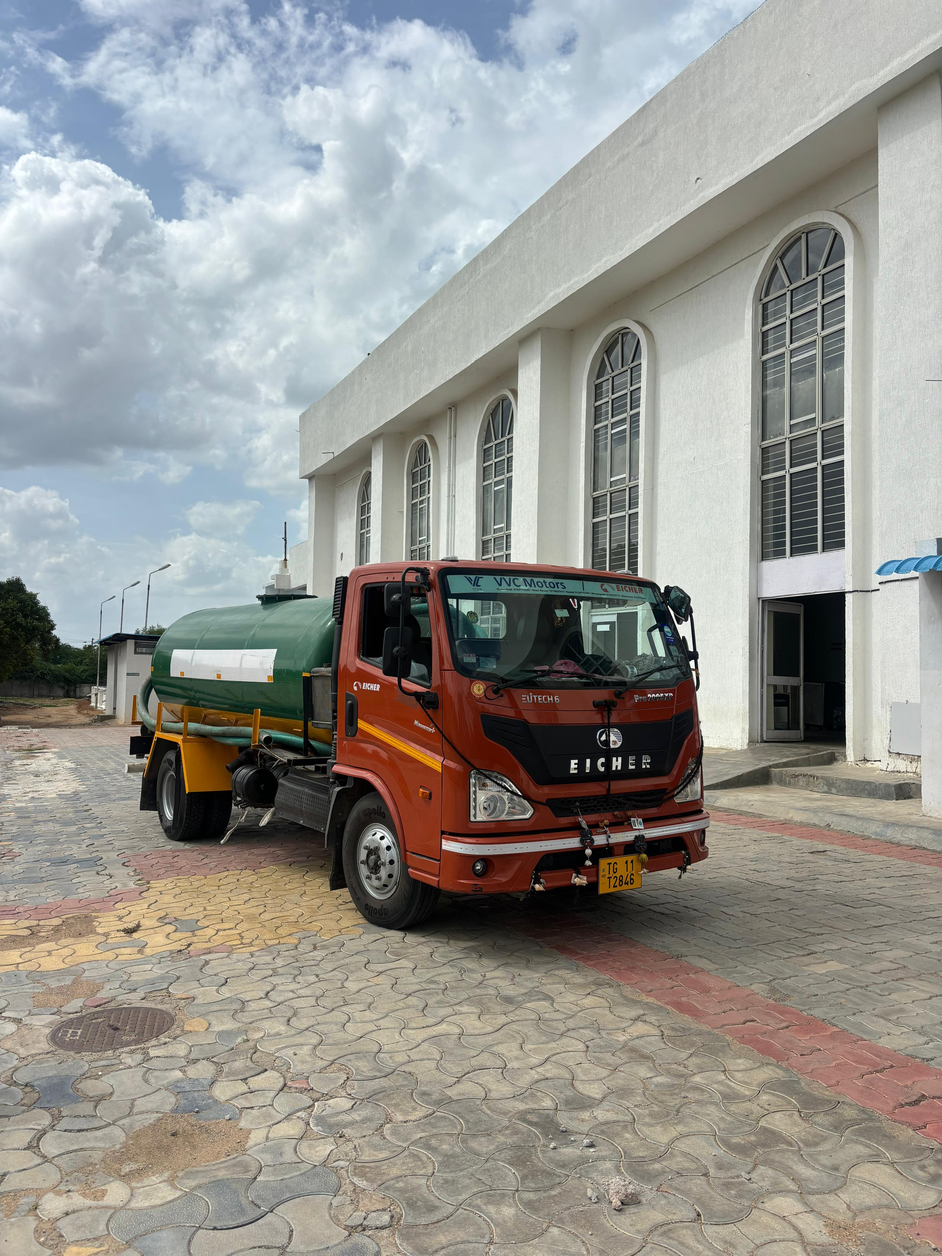 Reliable Vacuum Tanker Service