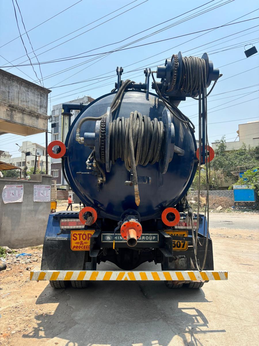 Rear view of blue combination jetting and vacuum unit