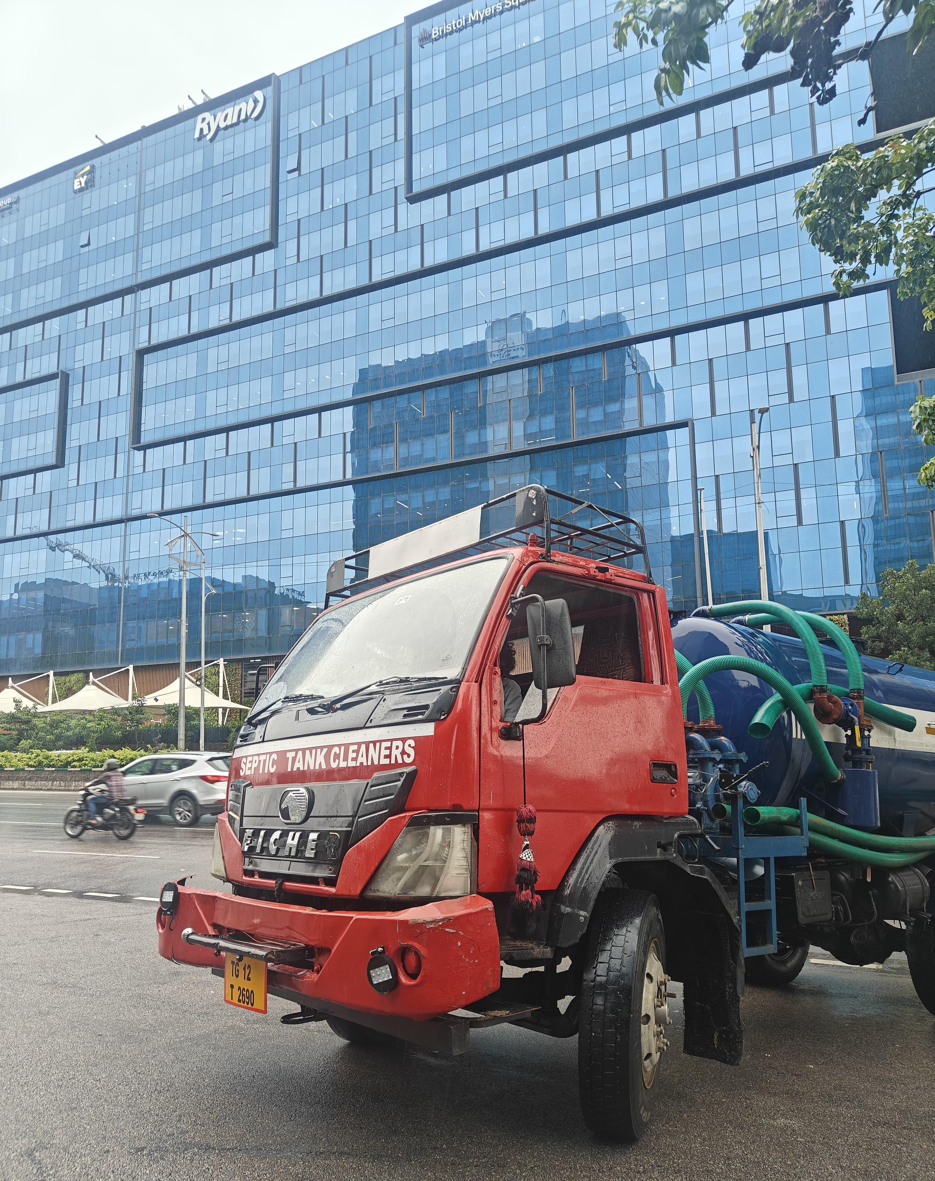 Dial-a-Septic vacuum tanker and crew in Hyderabad